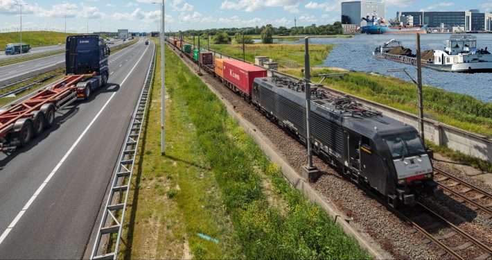 Mehr tun für Straße, Binnenschifffahrt und Schiene